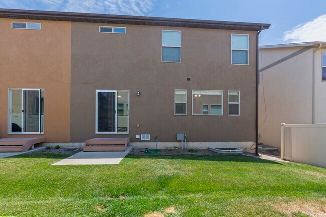 Building Photo - 2668 Cottonwood Dr