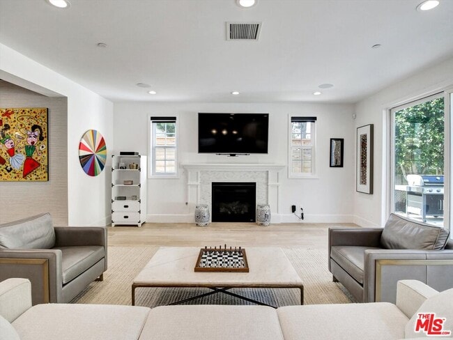 Building Photo - 10593 Kinnard Ave