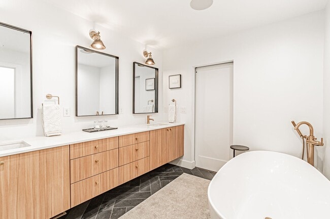 Building Photo - Luxury 3BD, 2.5BA Sloan's Lake Home with Top Floor Flex Room