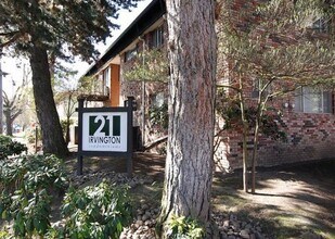 Building Photo - Charming Updated 2 bed/1 bath Condo on Ground Floor in Desirable Irvington District! W/S/T included