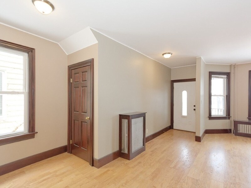 Building Photo - 546 Mercer St