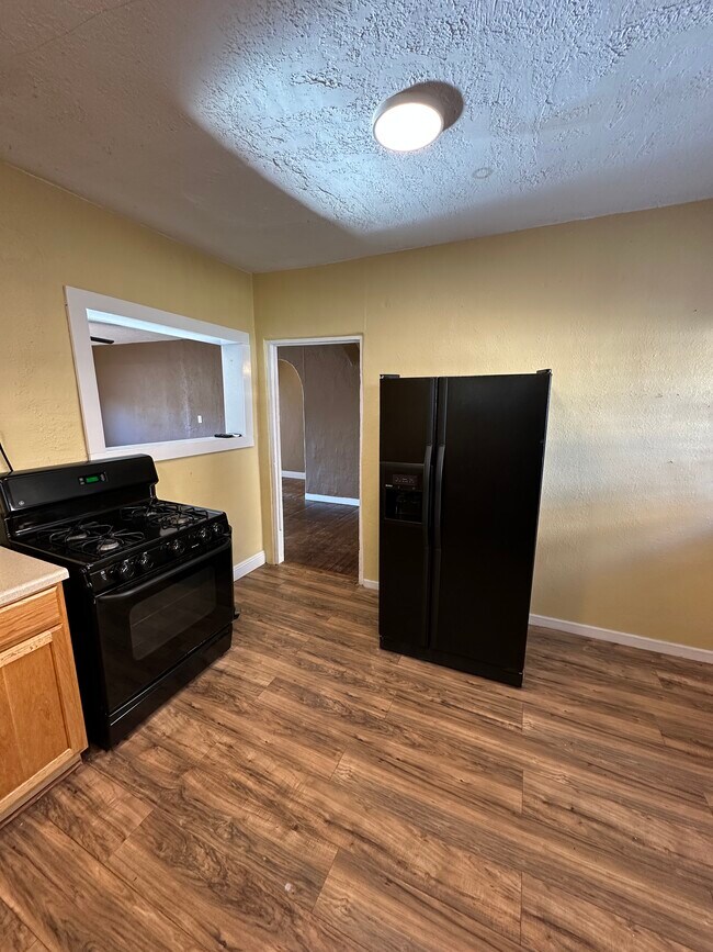 Building Photo - 703 N 5th St