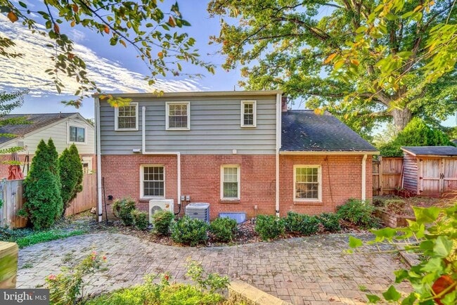 Building Photo - 805 31st St S