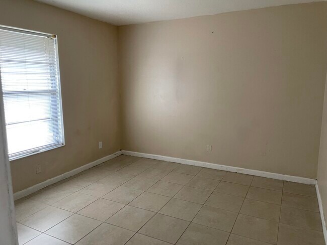 Building Photo - 251 Las Palmas St