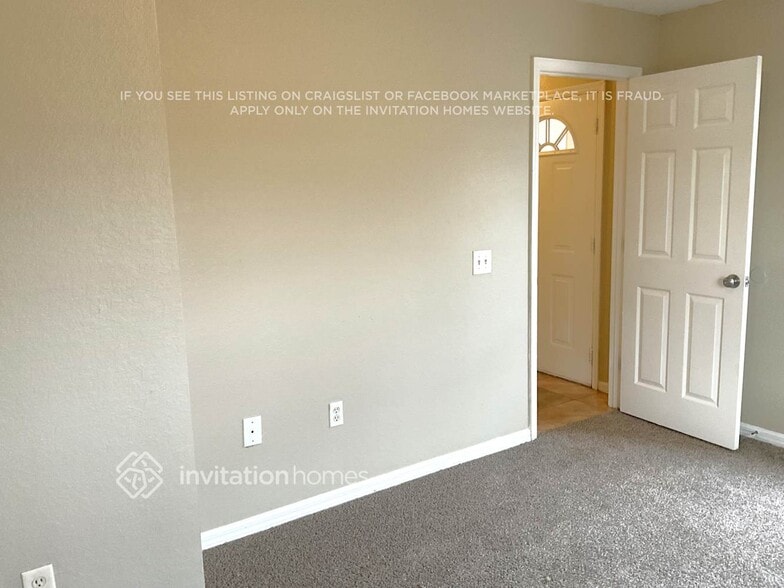 Building Photo - 627 Parakeet Ct