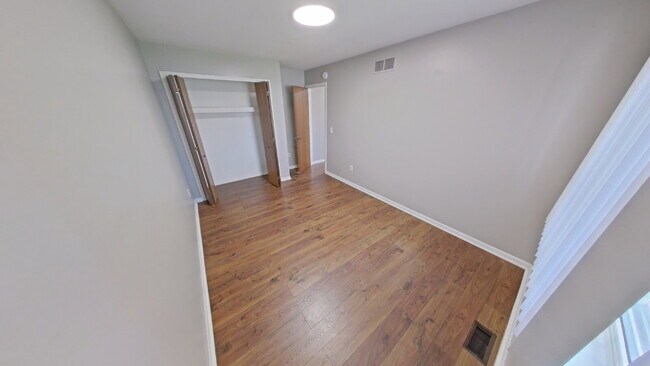 Building Photo - "3-Bedroom Haven with Modern Comforts on South Adele Circle!"