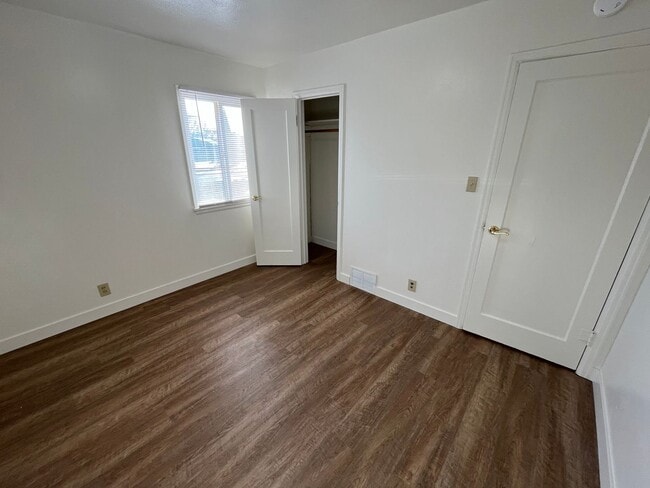 Building Photo - 2923-2925 Poly Dr