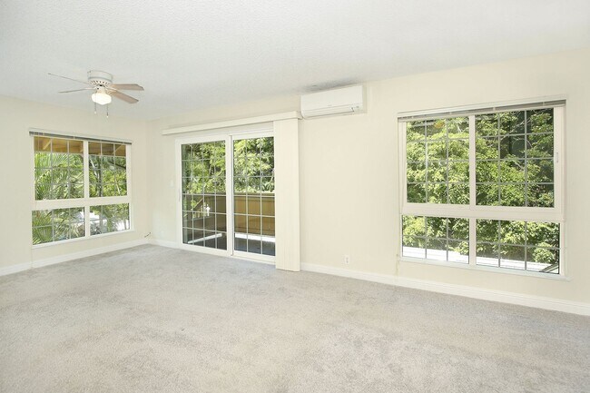 Building Photo - 373 Mananai Pl