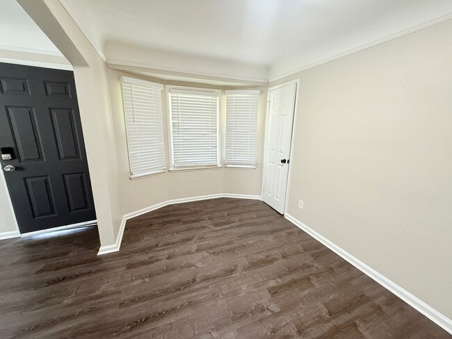 Building Photo - Renovated 3-Bedroom Home – We Welcome Sect...
