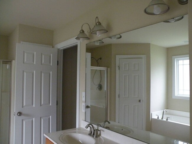 Building Photo - Beautiful Duplex Home near Cherry Point