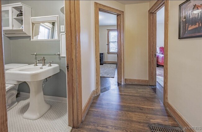 Building Photo - 118 Nassau Ave