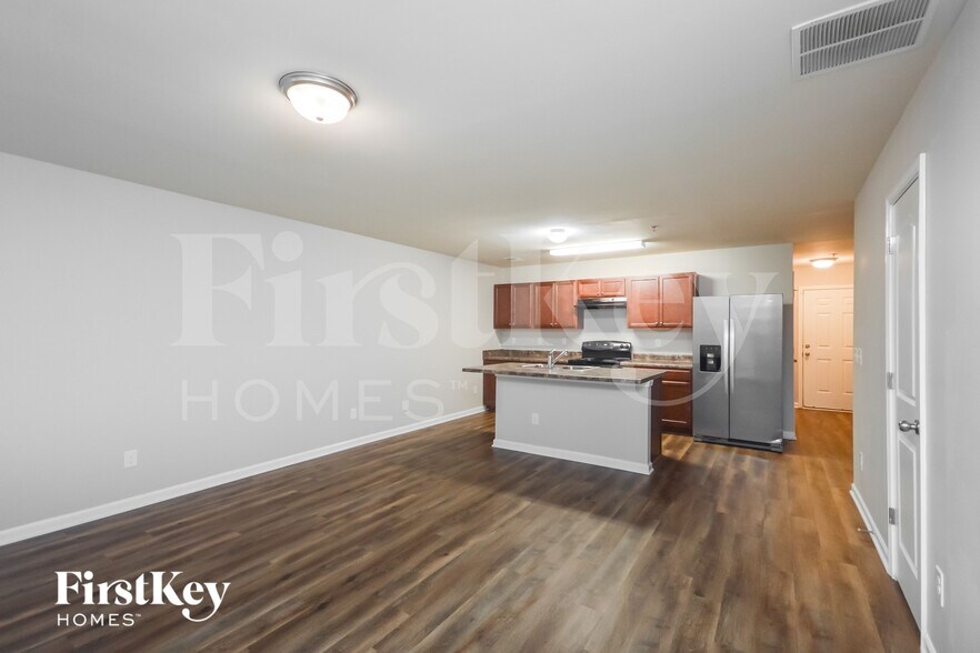 Building Photo - 2044 Reavis Blf NE