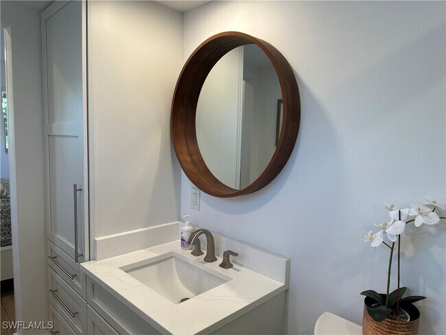 Building Photo - 780 10th Ave S