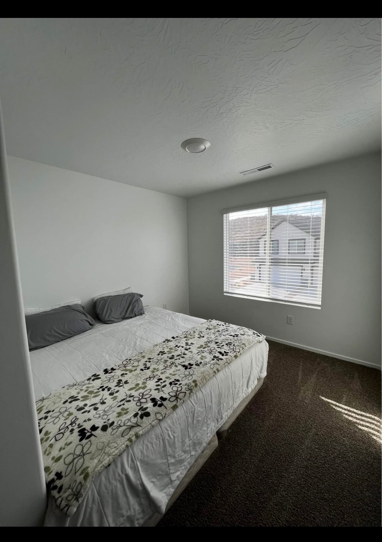 Building Photo - 3182 E Elkhorn Ln