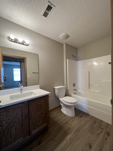 Bathrooms with quartz countertops - 2414 E Conquest St