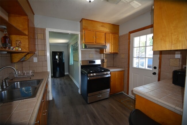 Building Photo - 1217 9th Ave N