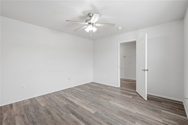 Building Photo - 3402 SW Windrift Ave