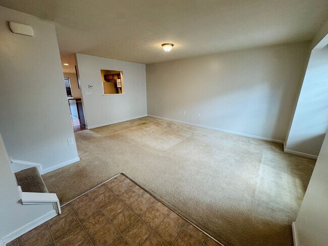 Building Photo - 3 Bed/ 2.5 Bath Townhome close to the interstate - Available 06/08/2026