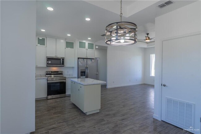Building Photo - 10901 N Sugar Bear Dr