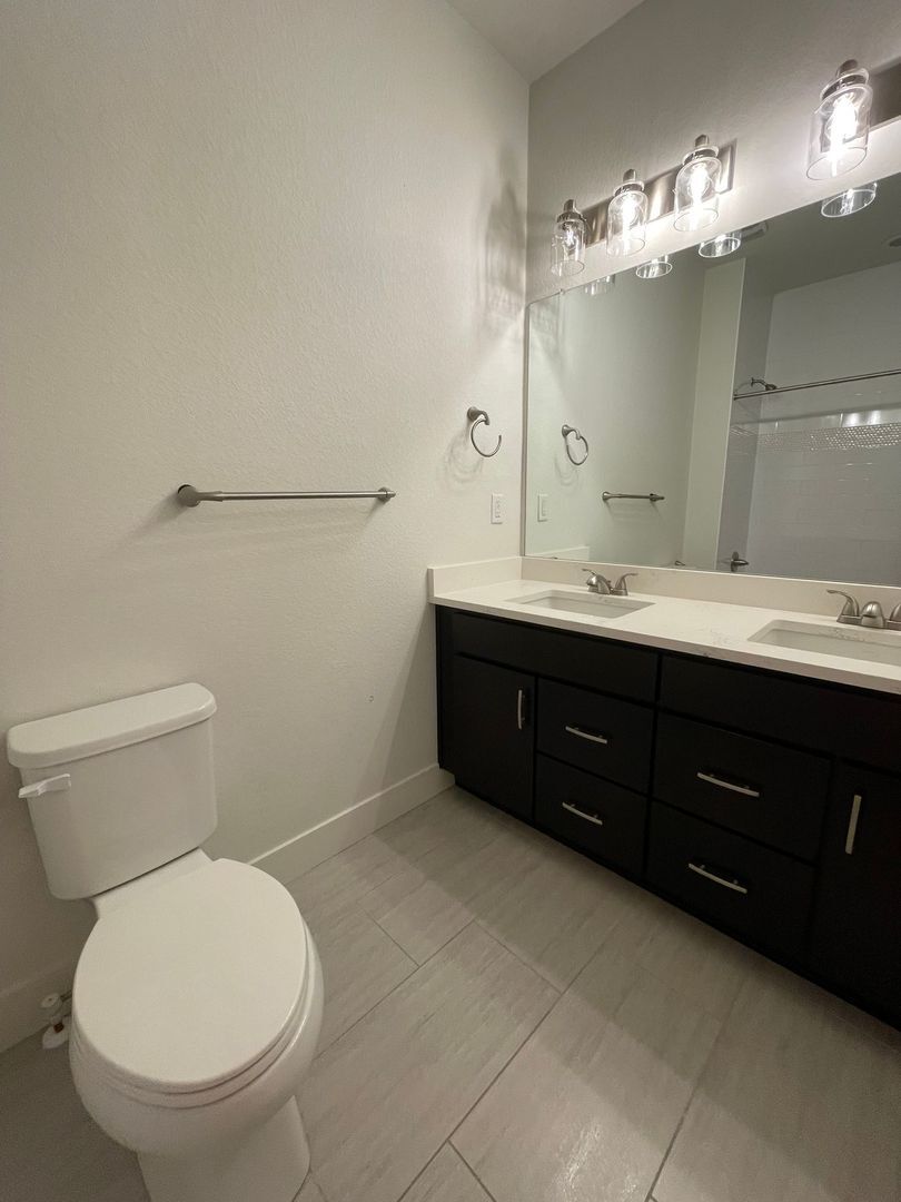 Building Photo - 2234 Central Pk Wy