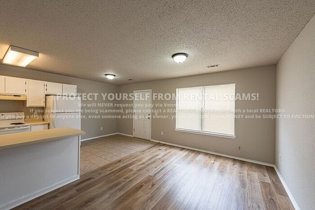 Building Photo - 686 W Martha Dr