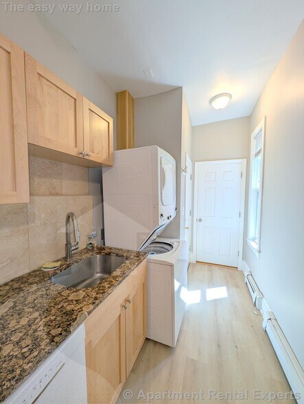 Building Photo - 254 Windsor St