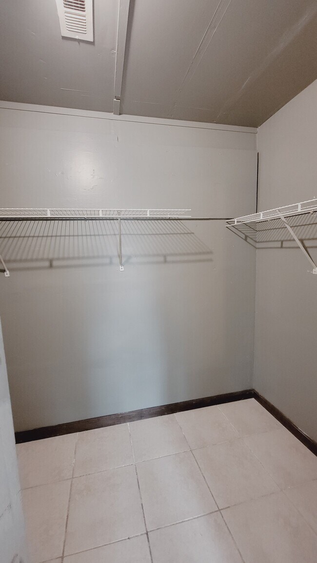 Building Photo - 1276 George St NE