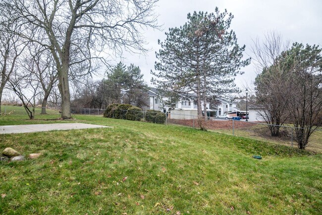 Building Photo - 2630 Glenbrook Ct