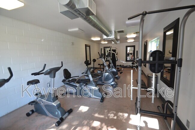 Building Photo - 650 N 300 W