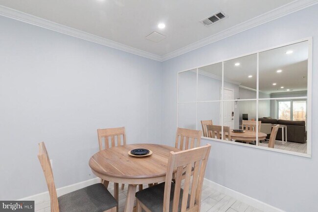 Building Photo - 255 S Pickett St