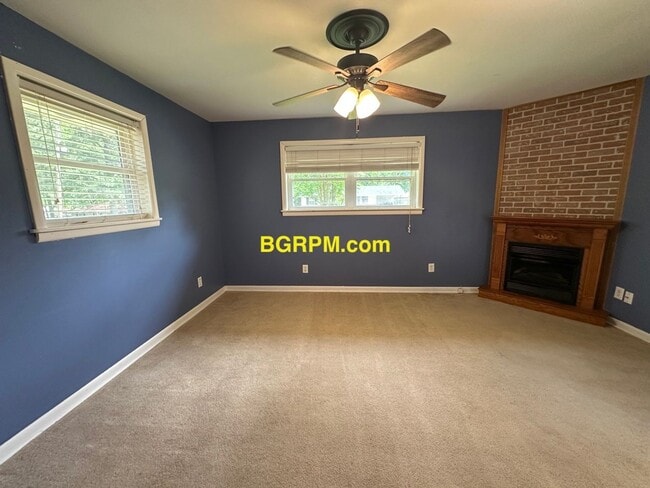 Building Photo - 3 Bd, 1.5 Ba, Home in Jacksonville