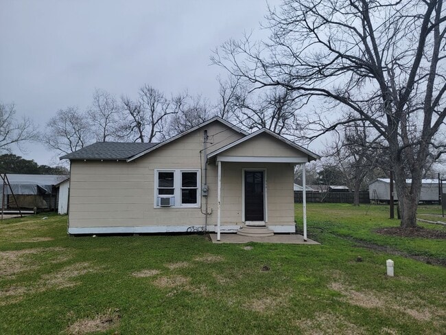 Primary Photo - 3 Bed/2 Bath-House