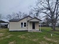 Building Photo - 3 Bed/2 Bath-House