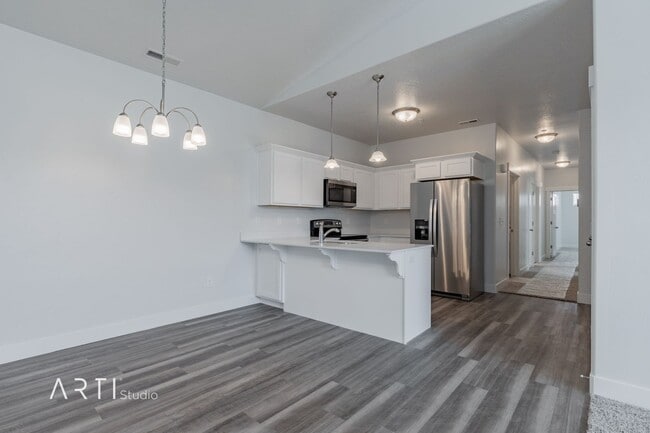 Building Photo - Top-Floor South-Facing Condo in Quail Hill...