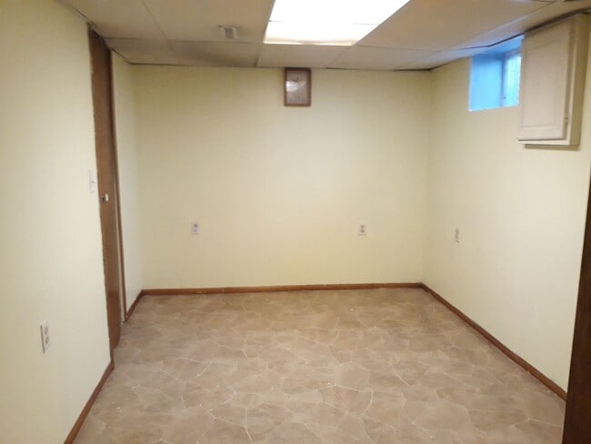 Building Photo - One level living *4Bed*2Bath Single Family Home. Available May 1!