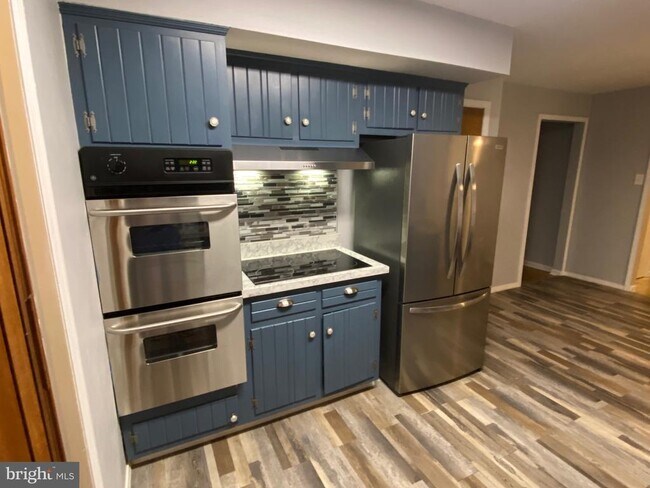 Building Photo - 415 Monmouth Dr