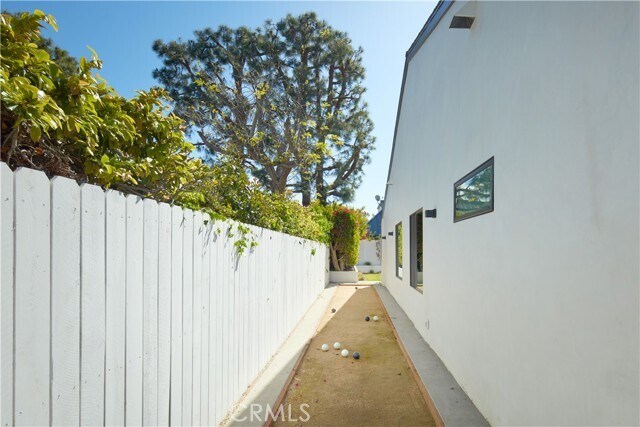 Building Photo - 1500 Lincoln Ln