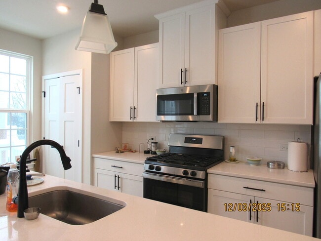 Building Photo - 155 Canterbury Way