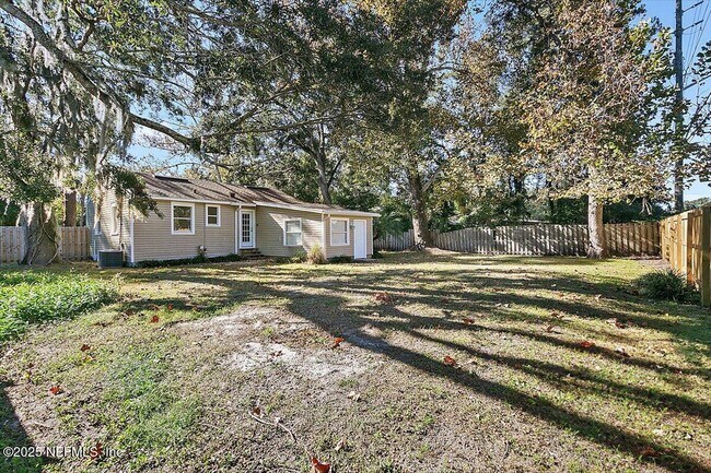Building Photo - 5637 Bishop Ln