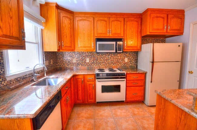 Building Photo - Centrally Located 2 Bedroom In Hillsborough With Great Updates!