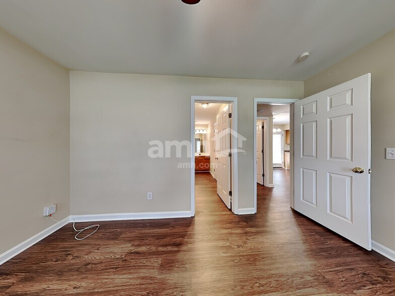 Building Photo - 5433 Whitley Way