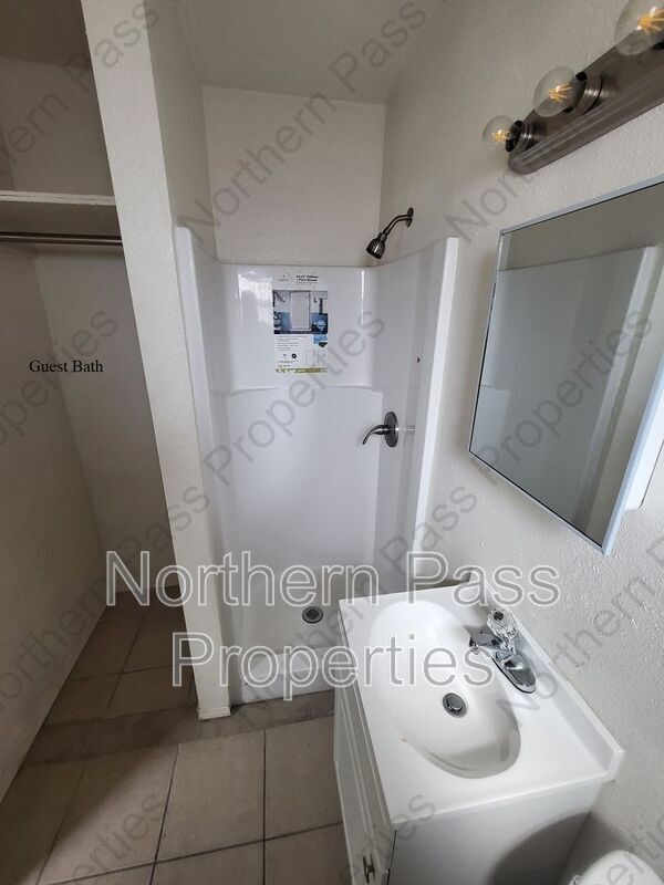 Building Photo - 4014 Lincoln Ave