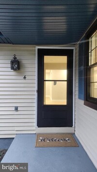 Building Photo - 4 Meadowside Ct