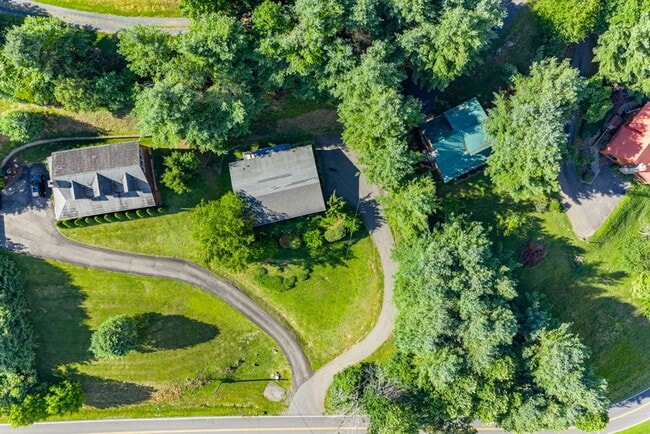 Building Photo - 3 Bed/2 Bath House in West Jefferson!