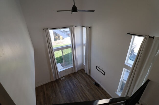 Building Photo - Upgraded Pet Friendly Lehi townhome