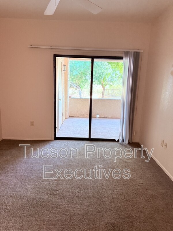 Building Photo - 2550 E River Rd