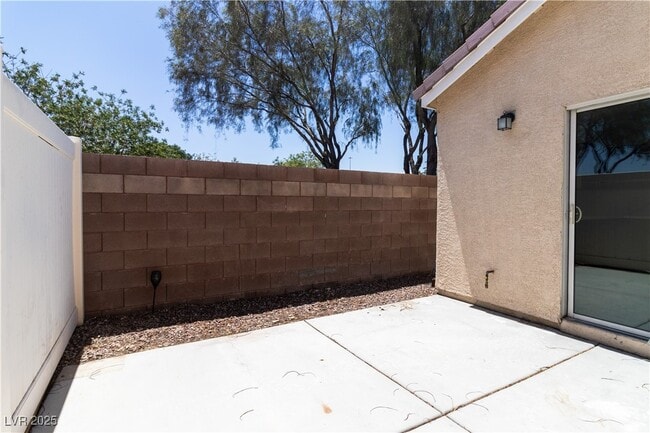 Building Photo - 8688 Little Fox St