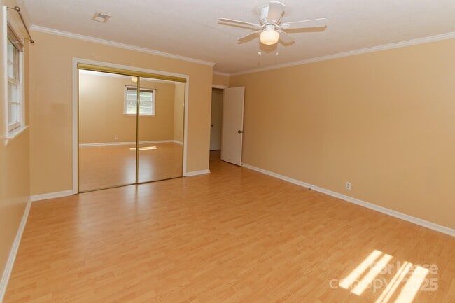 Building Photo - 416 W Pine St