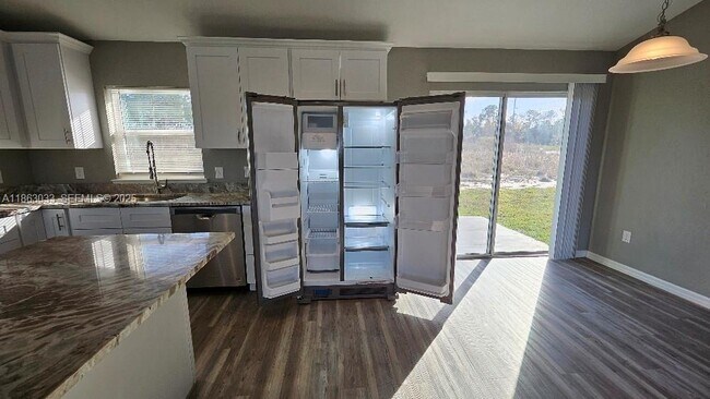 Building Photo - 4868 SW 131st Pl