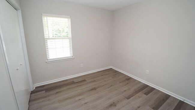 Building Photo - 116 Howell Dr